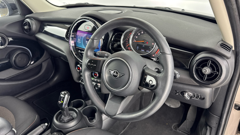 MINI Hatchback 1.5 Cooper Classic 5dr Auto [Nav Pack] Petrol Hatchback